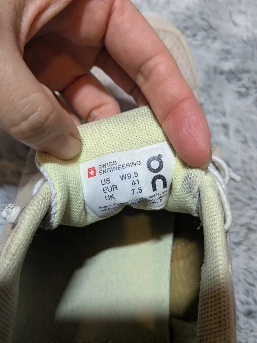 On Cloud Sneakers Tan Running Size 9.5 EU 41